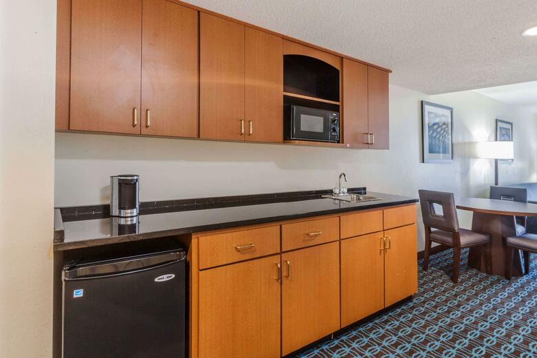 Hotel Wingate By Wyndham Schaumburg / Convention Center
