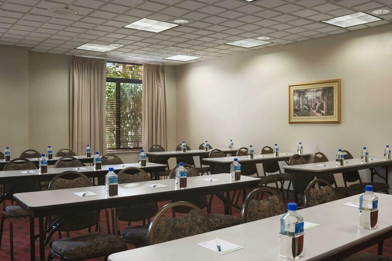 Hotel Wingate By Wyndham Schaumburg / Convention Center