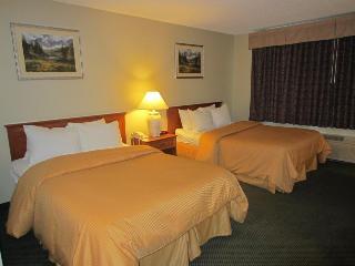 Hotel Clarion Inn & Suites