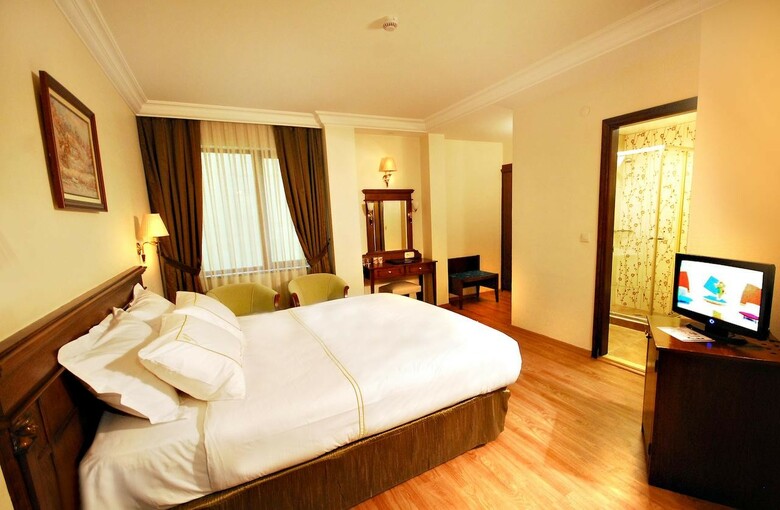 Golden Crown Hotel