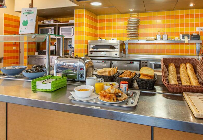 B&B Hotel Chartres Centre Cath�drale