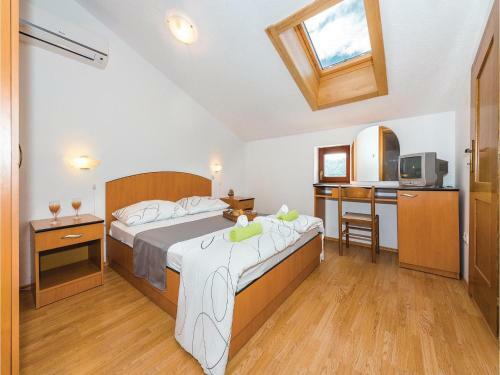 Two-bedroom Apartment In Bilice