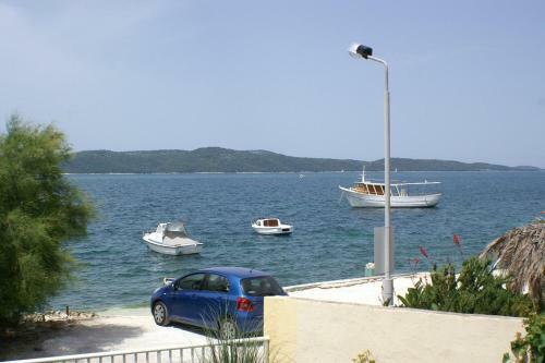 Apartment Brodarica 4195a
