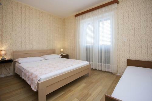 Apartment Brodarica 5736a