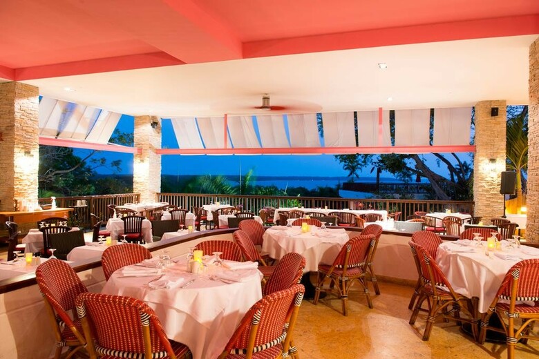 Hotel Decameron Bar� All Inclusive