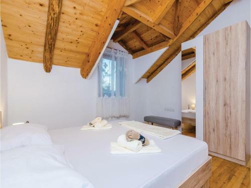 Three-bedroom Holiday Home In Dubravka