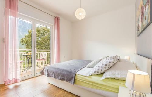 Three-bedroom Apartment In Zagvozd