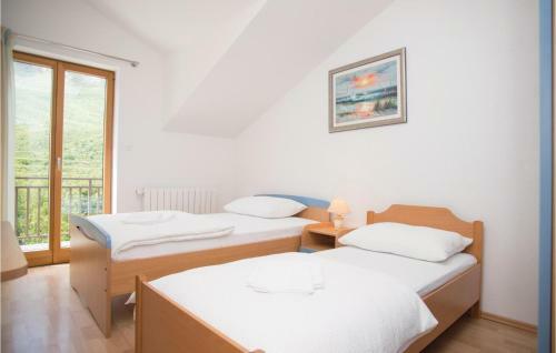 Three-bedroom Apartment In Rastovac