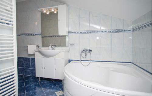 Three-bedroom Apartment In Rastovac