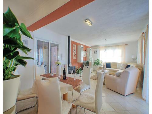Apartment Zavalatica With Sea View III