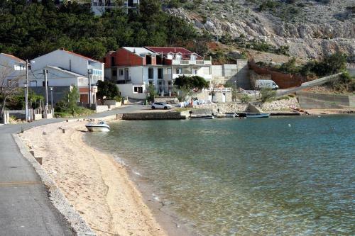 Hostal Quadruple Room Metajna 206g