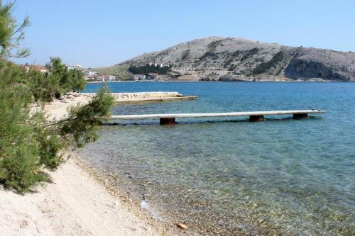Hostal Quadruple Room Metajna 3305m