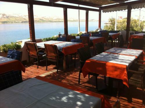 Hostal Quadruple Room Metajna 3305b