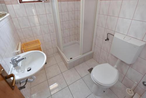 Apartment Kustici 6353b