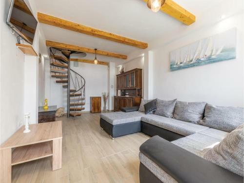 Three-bedroom Holiday Home In Stanici