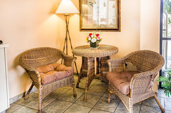 Hotel Rodeway Inn & Suites