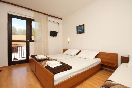 Apartments With A Parking Space Starigrad (paklenica) - 6431