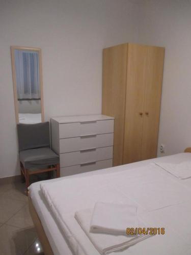 Apartments With Wifi Necujam (solta) - 12500