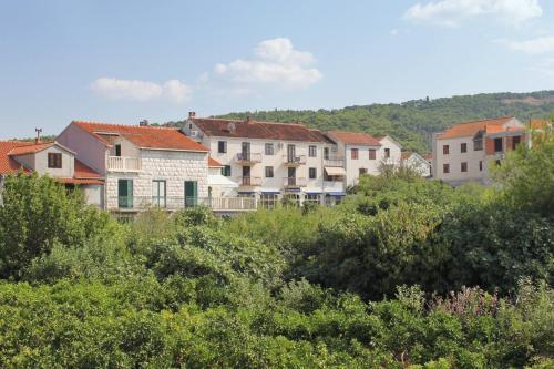 Apartments With A Parking Space Supetar (brac) - 5627
