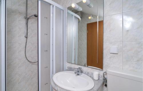 Three-bedroom Apartment In Supetar
