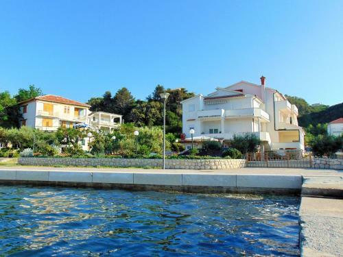 Apartment In Supetarska Draga 34570