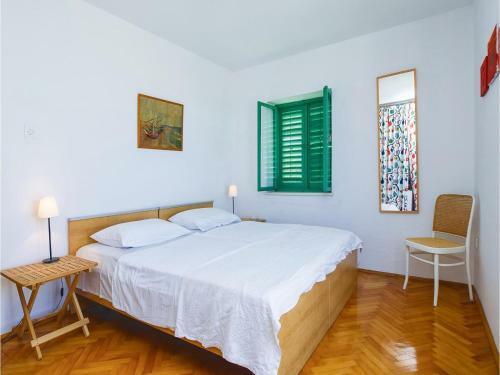 Four-bedroom Holiday Home In Sutivan