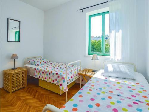 Four-bedroom Holiday Home In Sutivan