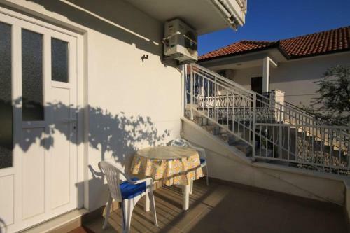 Apartments With A Parking Space Mavarstica (ciovo) - 8685