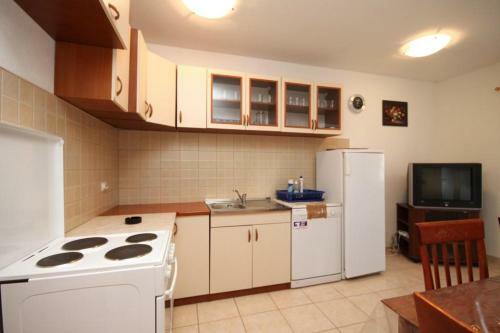 Apartments With A Parking Space Mavarstica (ciovo) - 8685