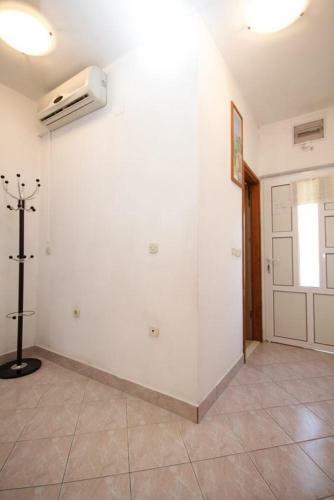 Apartments With A Parking Space Mavarstica (ciovo) - 8685