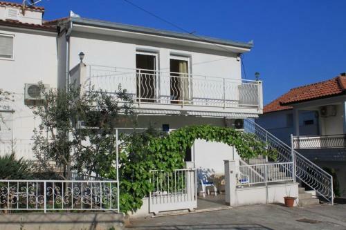 Apartments With A Parking Space Mavarstica (ciovo) - 8685