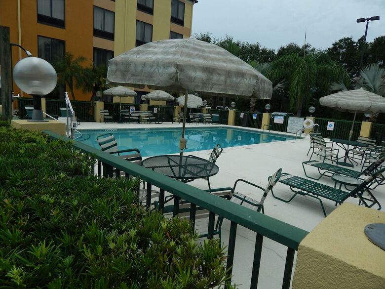 Hotel Comfort Suites