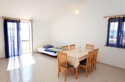 Apartments With Wifi Seget Vranjica (trogir) - 4870