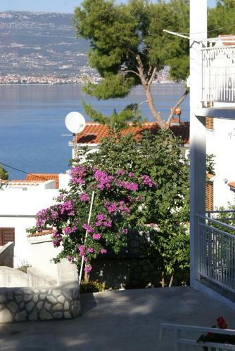 Apartment Slatine 972b