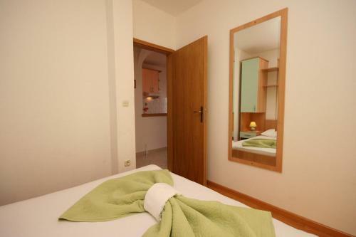 Apartment Arbanija 4646c