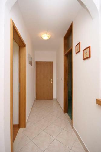 Apartment Arbanija 4646c