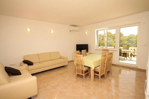 Apartments By The Sea Ugljan - 829