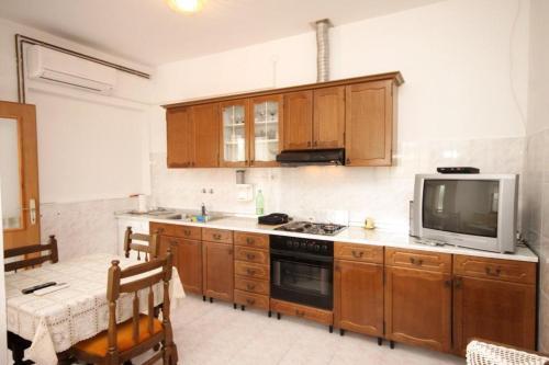 Apartments By The Sea Ugljan - 829