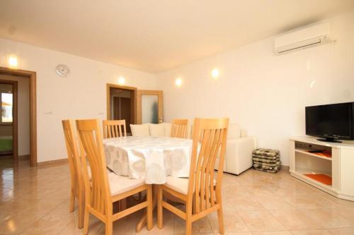 Apartments By The Sea Ugljan - 829