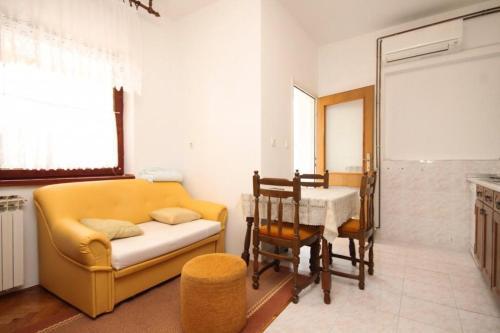 Apartments By The Sea Ugljan - 829