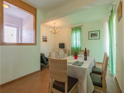 Two-bedroom Apartment In Ugljan