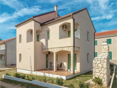 Two-bedroom Apartment In Ugljan