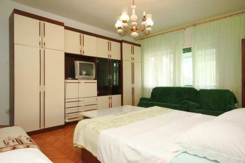 Apartments By The Sea Ugljan - 8304