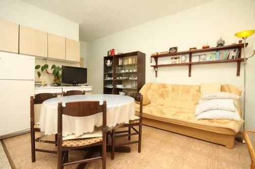 Apartments By The Sea Ugljan - 8304