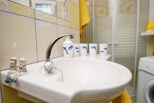 Apartments By The Sea Ugljan - 8468