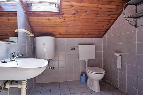 Apartments With A Parking Space Ugljan - 8241