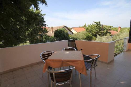 Apartments With A Parking Space Ugljan - 8241