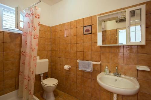 Apartments With A Parking Space Ugljan - 8241