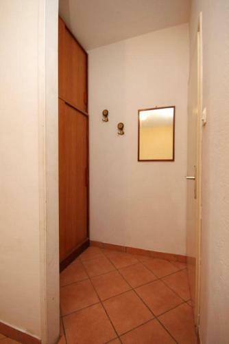 Apartments With A Parking Space Ugljan - 8241