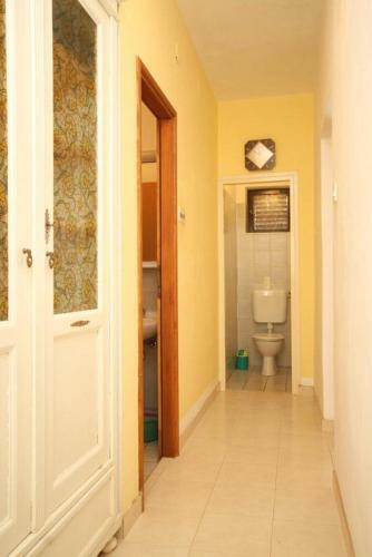 Apartments With A Parking Space Ugljan - 8241